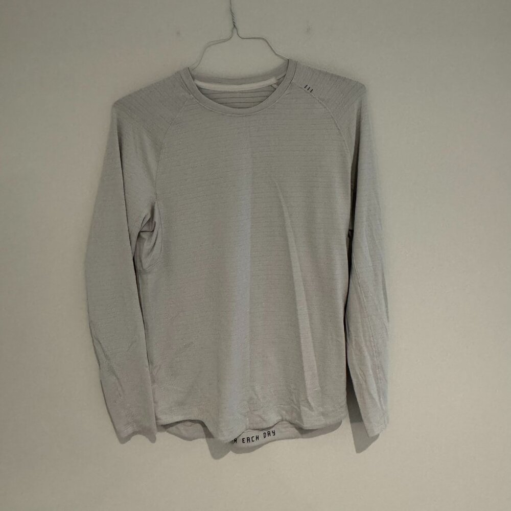Lululemon White License to Train Long Sleeve Shirt Size Small Like New